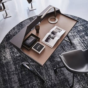 Escritorio Qwerty de Cattelan Italia. Escritorio de diseño moderno en acero.
