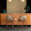 Taburete Beetle Madera de Tonin casa. Muebles modernos de hogar.