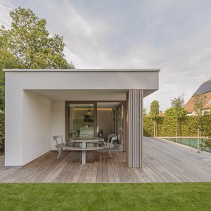 Mesa terraza con bancos Gargantua de Extremis. Mueble de exterior.