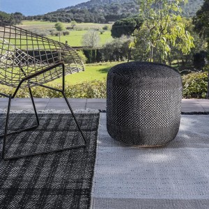 Pouf Tres outdoor de Nanimarquina. Alfombras modernas.