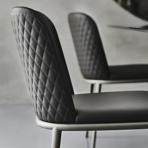 Silla Magda ML Couture de Cattelan Italia. Silla con brazos. Sillas tapizadas.