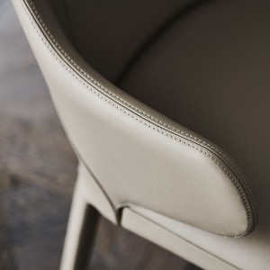 Silla Wanda de Cattelan Italia. Silla de acero tapizada. Sillas modernas.