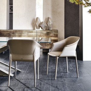 Silla Zuleika de Cattelan Italia. Silla de acero tapizada. Sillas de diseño.