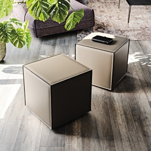 Pouf Kubo de Cattelan Italia. Poufs tapizados en cuero. Poufs modernos.