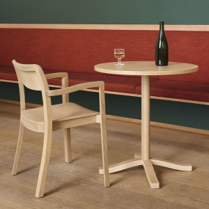 Sillón Pastis Armchair Hay. Ideal para cafés y comedores modernos elegantes.