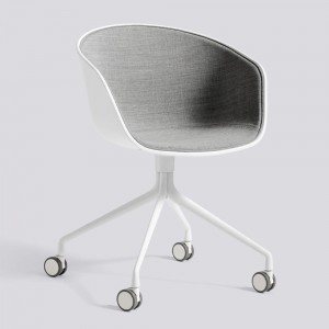 Silla original de diseño AAC 24 tapizado frontal Hay con tapizado frontal para salones.