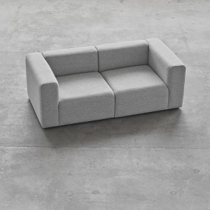 Sofá Mags 2,5 Seater tapizado de HAY para salón.