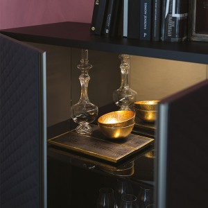 Aparador Tiffany de Cattelan Italia con luz opcional.
