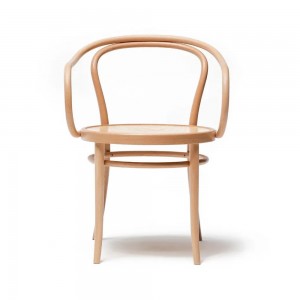 Sillón 030 madera de Ton. Sillones de restaurantes, para variados interiores.