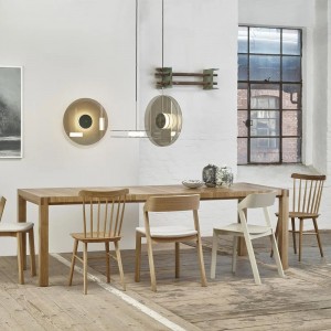 Silla Ironica 035 madera de Ton. Sillas restaurantes, de variados interiores.