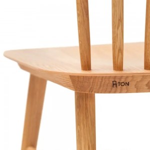 Silla Ironica 035 madera de Ton. Sillas restaurantes, de variados interiores.