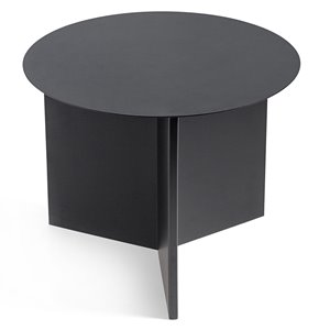 Mesa de centro Slit de Hay con diseño elegante en acero para salones.