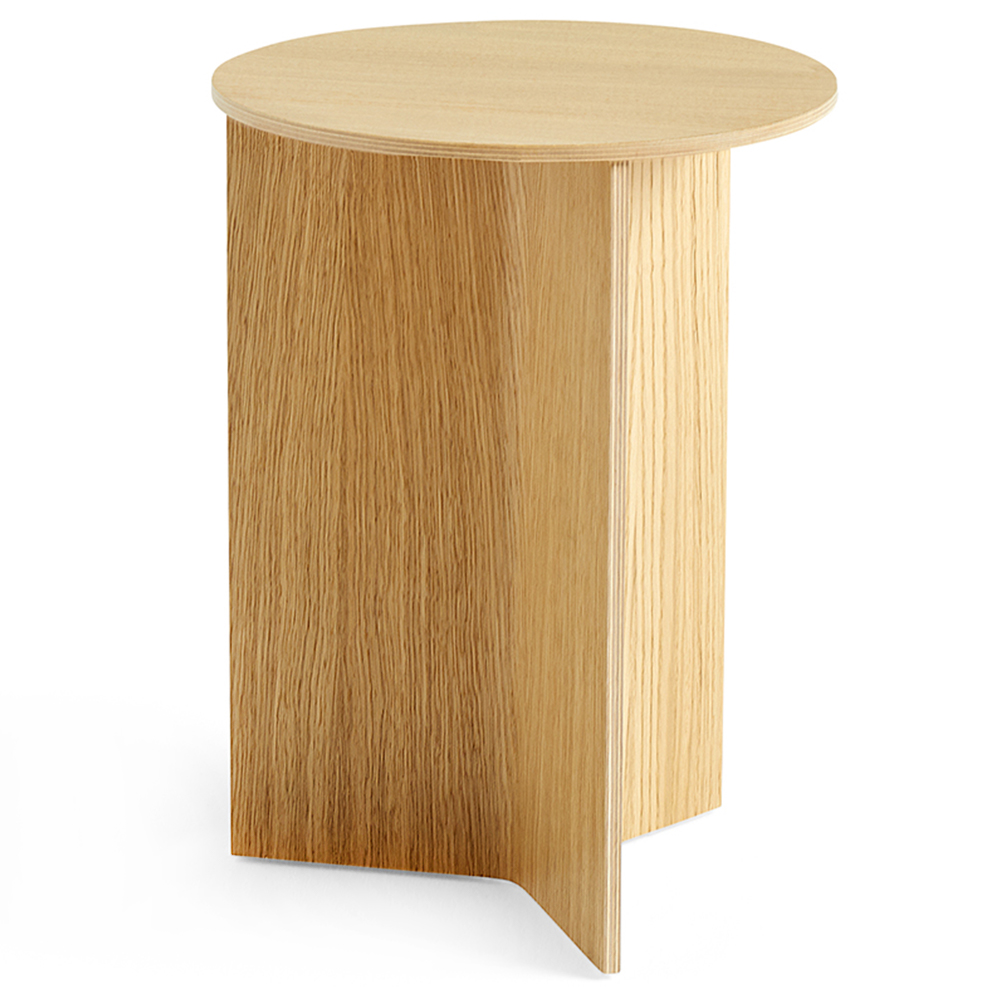 Mesa de centro Slit Wood de Hay con diseño novedoso de madera para salones modernos.