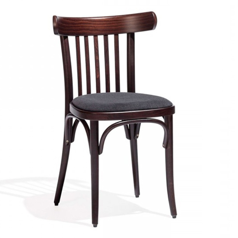 Silla 763 tapizada de Ton. Sillas de diseño. Sillas de madera clásicas.