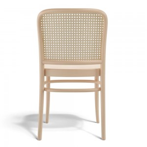 Silla 811 rejilla 2 de Ton. Sillas de restaurantes, varios interiores.