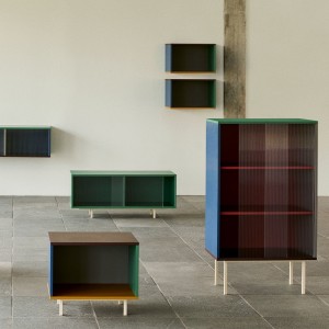 Aparador Colour Cabinet Tall de Hay. Diseño moderno ideal para salones.