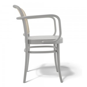 Sillón 811 rejilla 2 de Ton. Sillones de restaurante, para interiores.