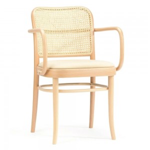 Sillón 811 tapizado 2 de Ton. Sillones de restaurantes, para interior.
