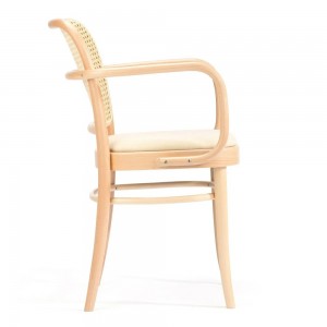 Sillón 811 tapizado 2 de Ton. Sillones de restaurantes, para interior.