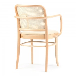 Sillón 811 tapizado 2 de Ton. Sillones de restaurantes, para interior.