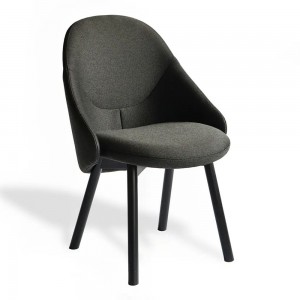 Silla Albu tapizada de Ton. Sillas de restaurantes, varios interiores.