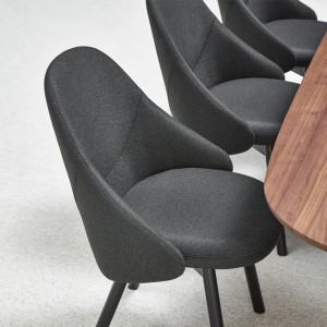 Silla Albu tapizada de Ton. Sillas de restaurantes, varios interiores.