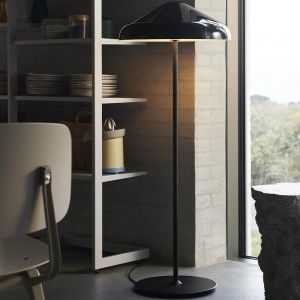 Lámpara pie Pao Steel Hay. Excelente lámpara de LED ideal para salones.