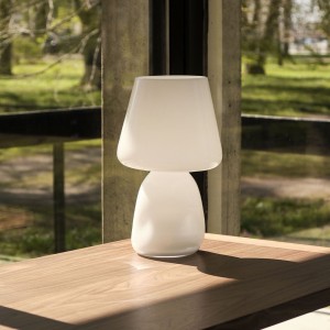 Lámpara sobremesa Apollo Hay. Iluminación origiginal para espacios interiores.