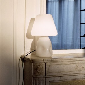 Lámpara sobremesa Apollo Hay. Iluminación origiginal para espacios interiores.