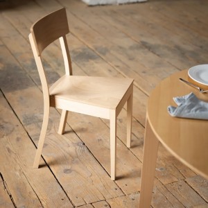Silla Bergamo madera de Ton. Sillas de restaurante, para variados interiores.