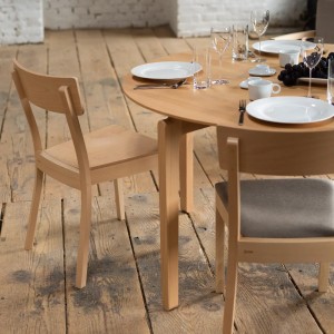 Silla Bergamo madera de Ton. Sillas de restaurante, para variados interiores.