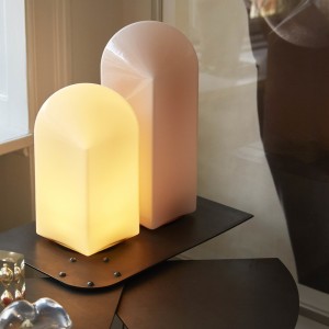 Lámpara sobremesa Parade Hay. Iluminación de diseño para espacios interiores.