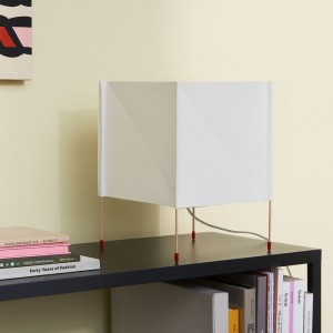 Lámpara sobremesa Paper Cube Hay. Iluminación para espacios interiores.
