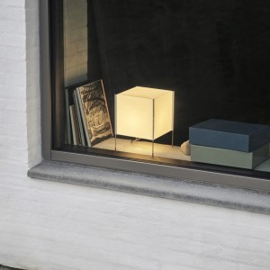 Lámpara sobremesa Paper Cube Hay. Iluminación para espacios interiores.
