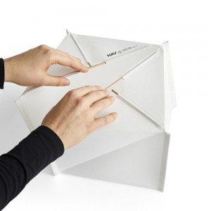 Lámpara sobremesa Paper Cube Hay. Iluminación para espacios interiores.