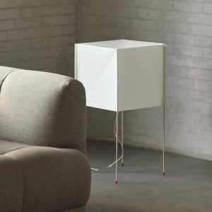 Lámpara pie Paper Cube Hay. Iluminación elegante para espacios interiores.