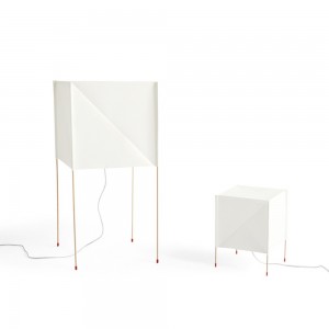 Lámpara pie Paper Cube Hay. Iluminación elegante para espacios interiores.