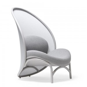 Sillón Lounge Chips tapizado de Ton. Sillones para comedor, interiores.