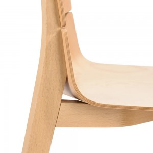 Silla Leaf madera de Ton. Sillas para comedor, amplia variedad de interiores.