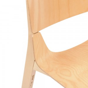 Silla Leaf madera de Ton. Sillas para comedor, amplia variedad de interiores.
