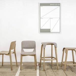 Silla Leaf tapizada de Ton. Sillas para comedor, variedad de interiores.
