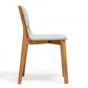 Silla Leaf tapizada de Ton. Sillas para comedor, variedad de interiores.