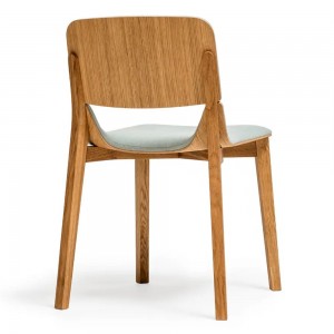 Silla Leaf tapizada de Ton. Sillas para comedor, variedad de interiores.
