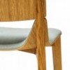 Silla Leaf tapizada de Ton. Sillas para comedor, variedad de interiores.