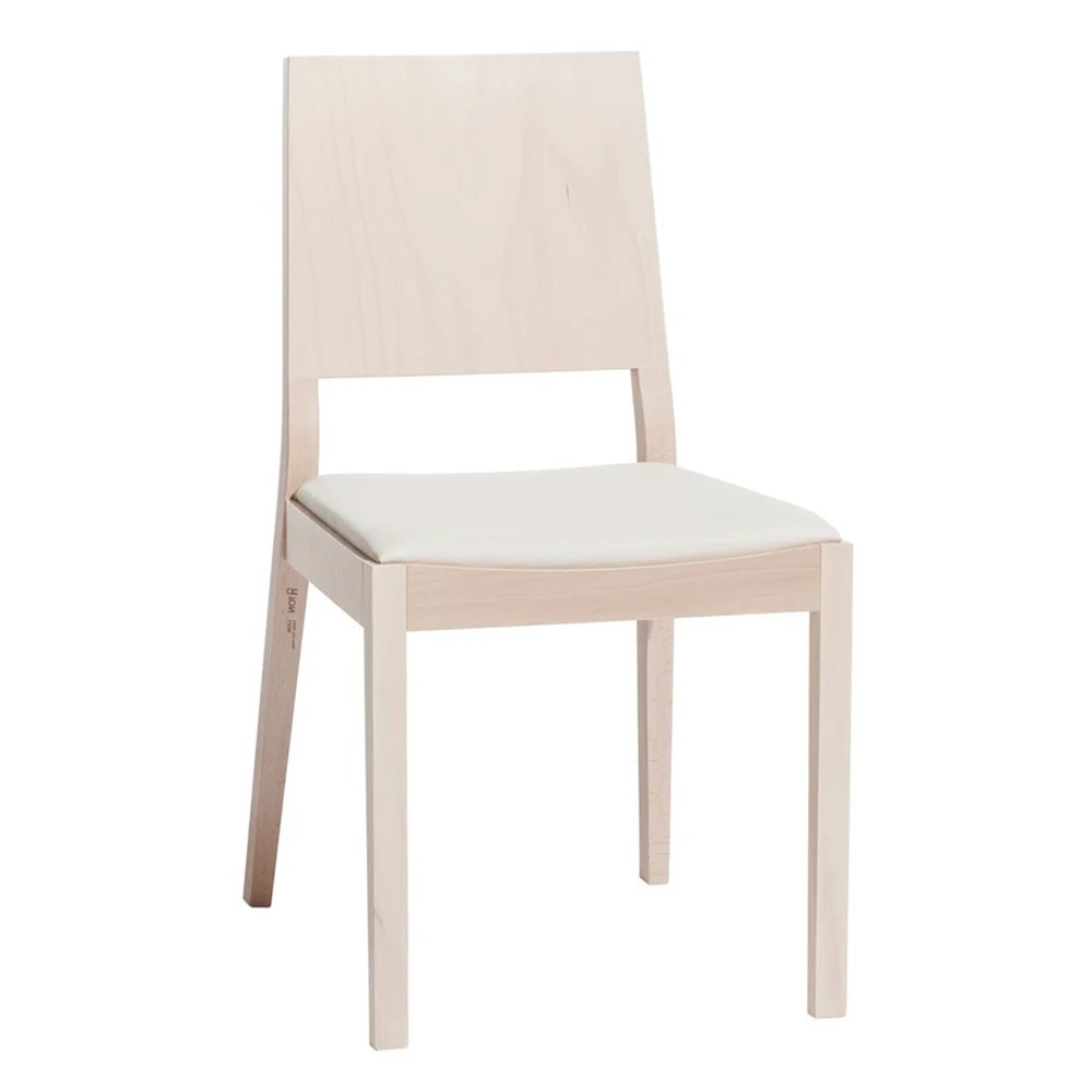 Silla Lyon tapizada de Ton. Sillas para comedor, variedad de interiores.