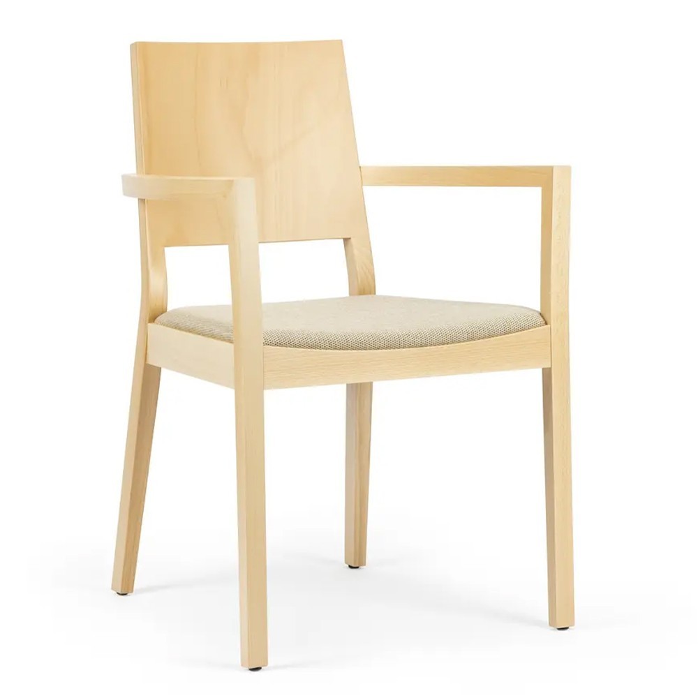 Sillón Lyon tapizado de Ton. Sillones de comedor, variados interiores.