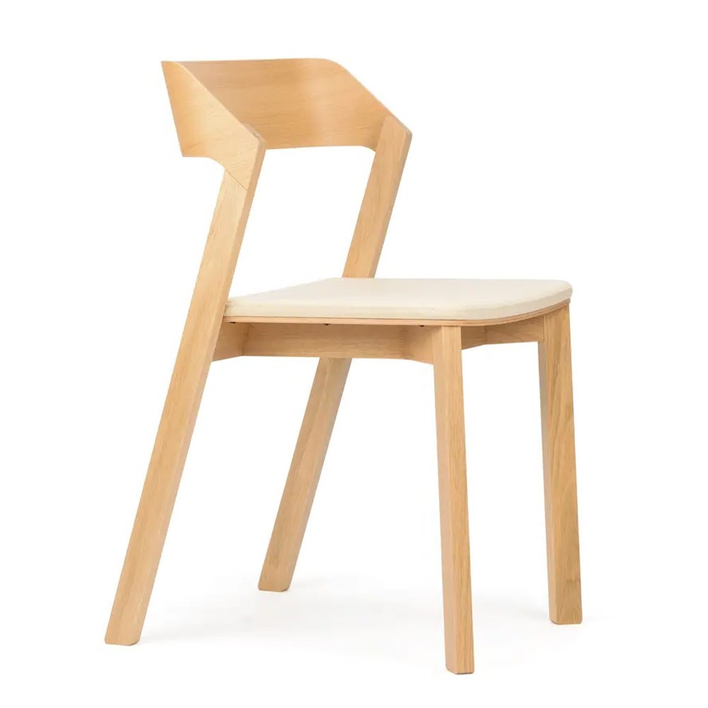 Silla Merano tapizada de Ton. Sillas de restaurantes, para interiores.