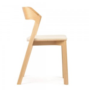 Silla Merano tapizada de Ton. Sillas de restaurantes, para interiores.