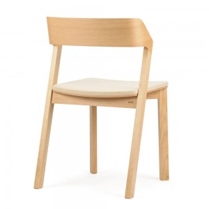 Silla Merano tapizada de Ton. Sillas de restaurantes, para interiores.