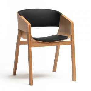 Sillón Merano tapizado de Ton. Sillones de restaurante, de interiores.